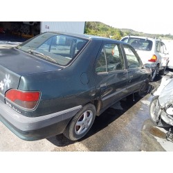 تفكيك Peugeot 306 berlina 4 puertas (S1) SRD Diesel من عام 1995 بمحرك D9B