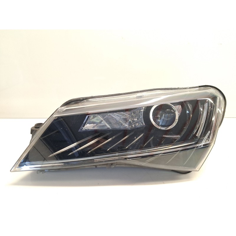 Farol esquerdo Skoda Superb III (3V3) | Desguace Becerril