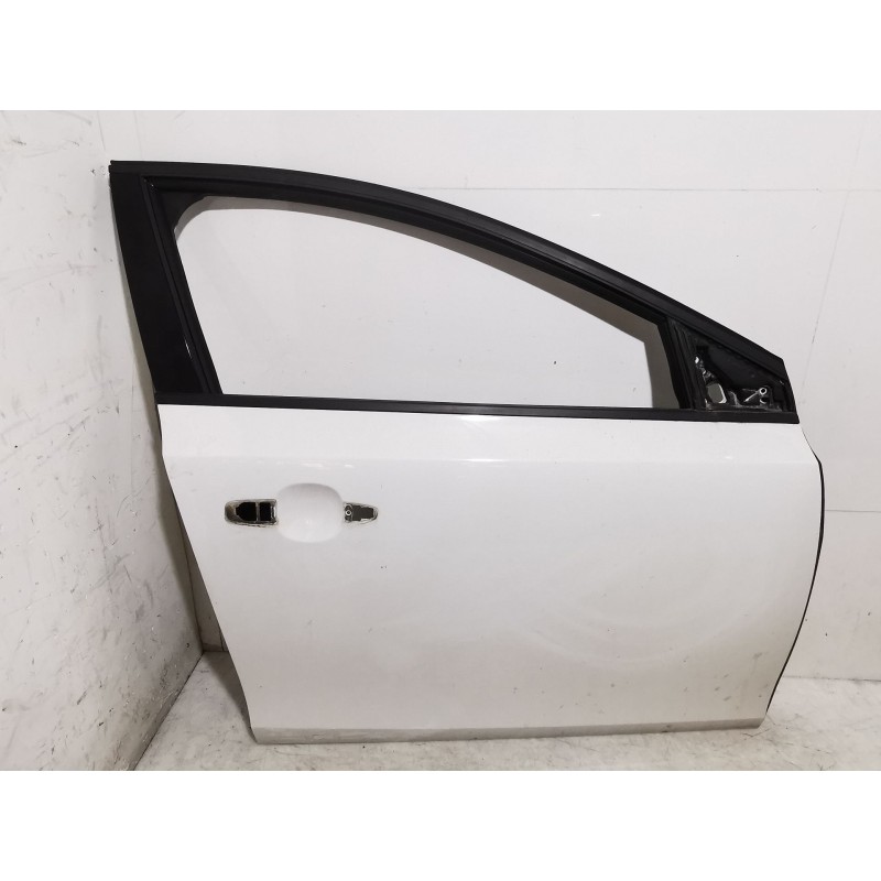 Right front door Volvo V40 hatchback (525) | Becerril Scrap Yard
