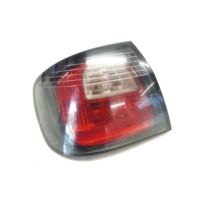 Piloto traseiro esquerdo Nissan Primera hatchback (P11) | Desguace Becerril