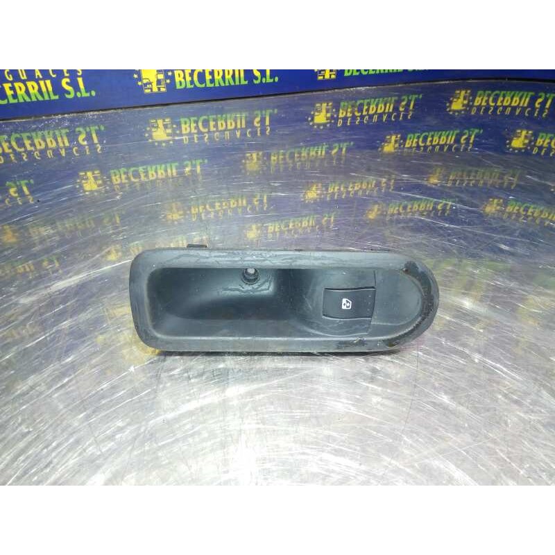 Recambio de mando elevalunas trasero izquierdo para renault megane ii berlina 5p confort expression referencia OEM IAM 820031502 Recambio de mando elevalunas trasero izquierdo para renault megane ii berlina 5p confort expression referencia OEM IAM 820031502