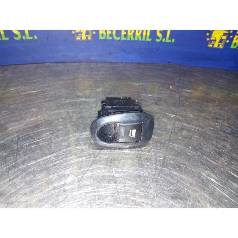 Recambio de mando elevalunas trasero derecho para peugeot 406 berlina (s1/s2) 2.0 hdi referencia OEM IAM Recambio de mando elevalunas trasero derecho para peugeot 406 berlina (s1/s2) 2.0 hdi referencia OEM IAM