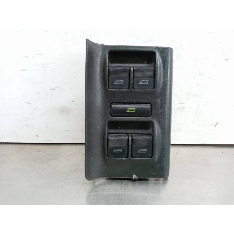Recambio de mando elevalunas delantero izquierdo para audi a4 berlina (b5) 1.9 tdi referencia OEM IAM Recambio de mando elevalunas delantero izquierdo para audi a4 berlina (b5) 1.9 tdi referencia OEM IAM