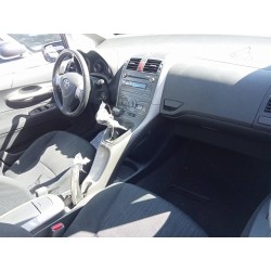 toyota auris del año 2009