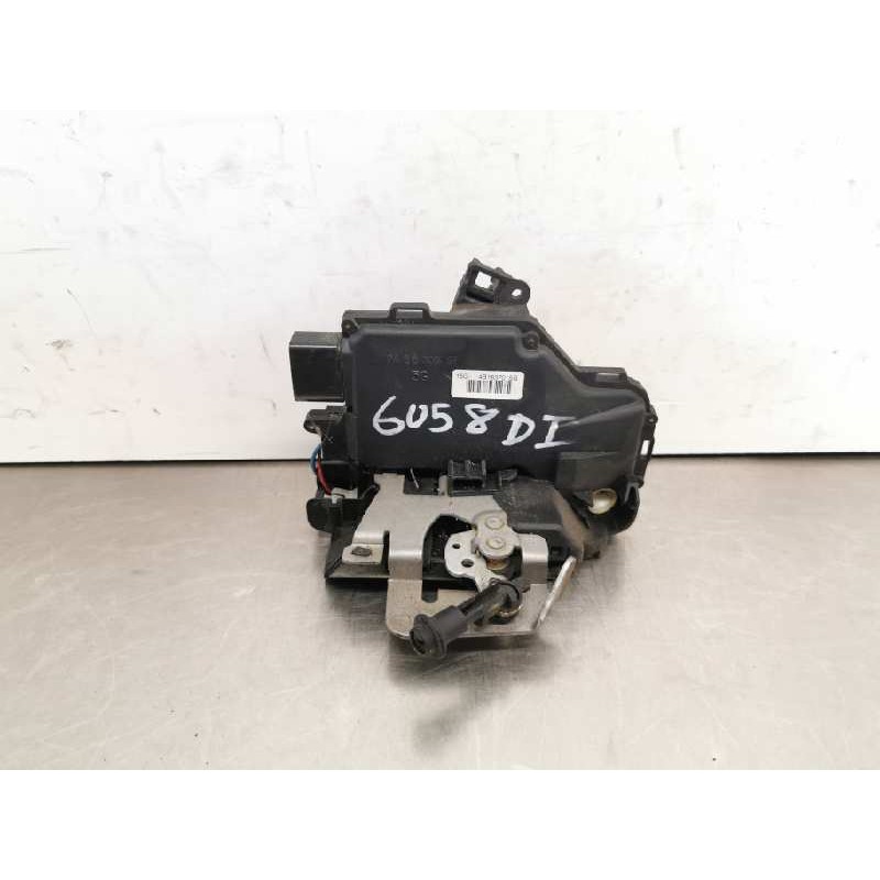 Recambio de cerradura puerta delantera izquierda para audi a4 avant (8e) 2.5 tdi (120kw) referencia OEM IAM   