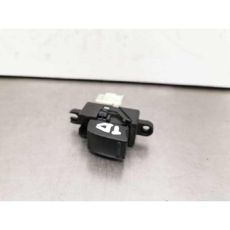 Recambio de mando elevalunas trasero derecho para nissan x-trail (t30) outdoor referencia OEM IAM Recambio de mando elevalunas trasero derecho para nissan x-trail (t30) outdoor referencia OEM IAM
