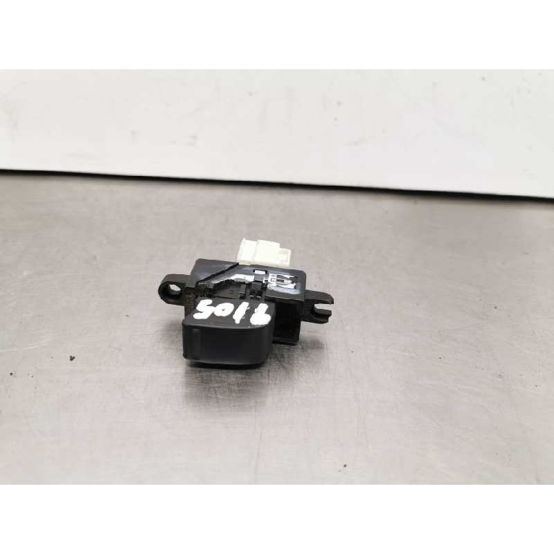 Recambio de mando elevalunas trasero izquierdo para nissan x-trail (t30) outdoor referencia OEM IAM Recambio de mando elevalunas trasero izquierdo para nissan x-trail (t30) outdoor referencia OEM IAM