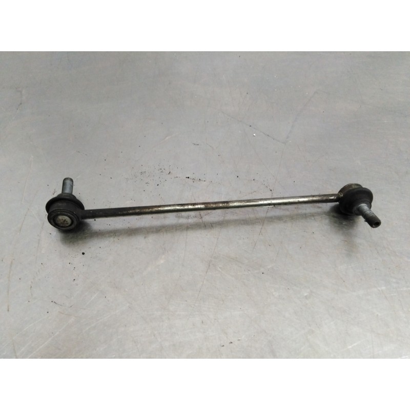 Recambio de tirante delantero derecho para renault kangoo authentique referencia OEM IAM Recambio de tirante delantero derecho para renault kangoo authentique referencia OEM IAM