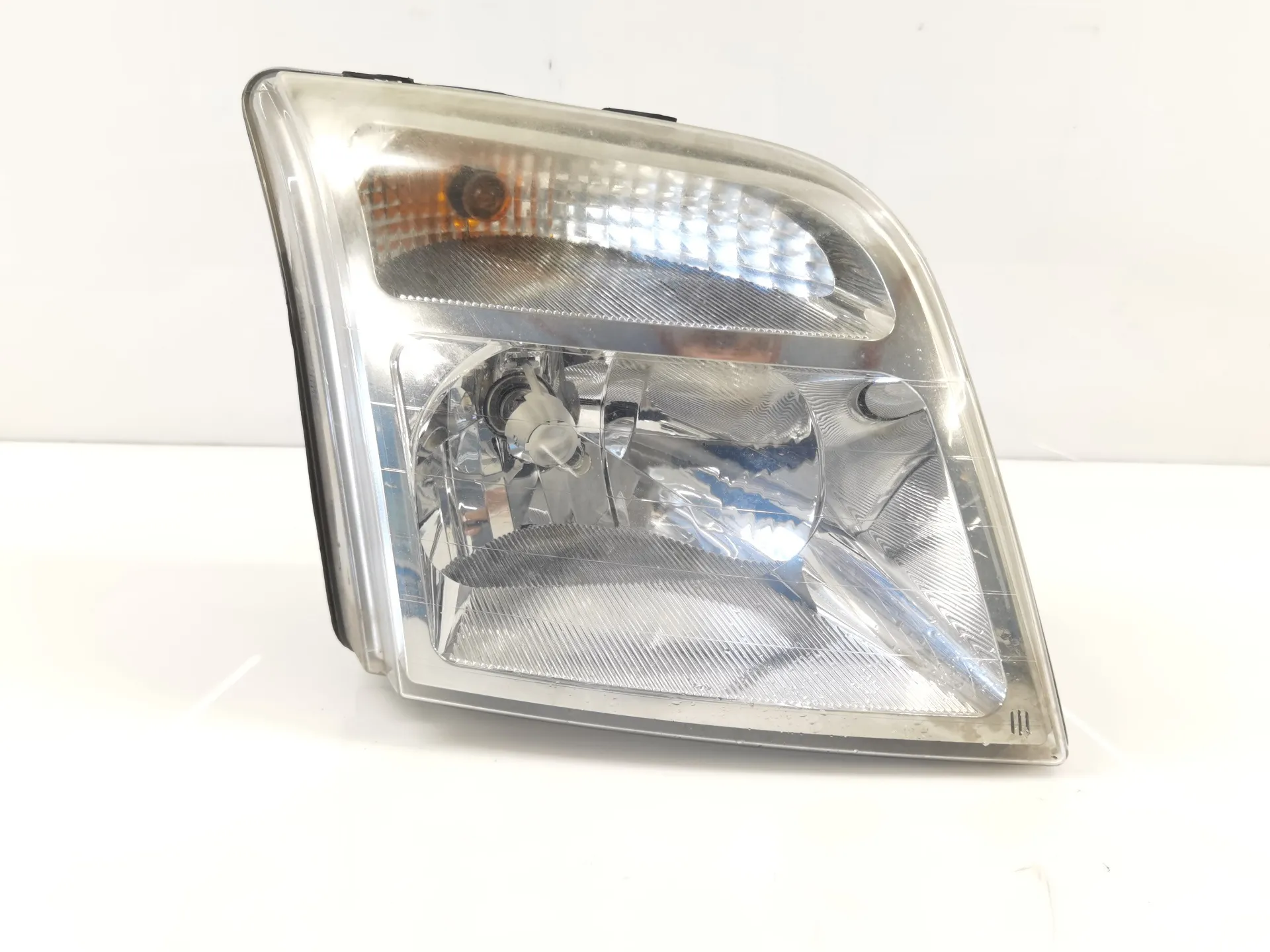 Ford Algemeen HEADLIGHT RIGHT 2T1413006AG
